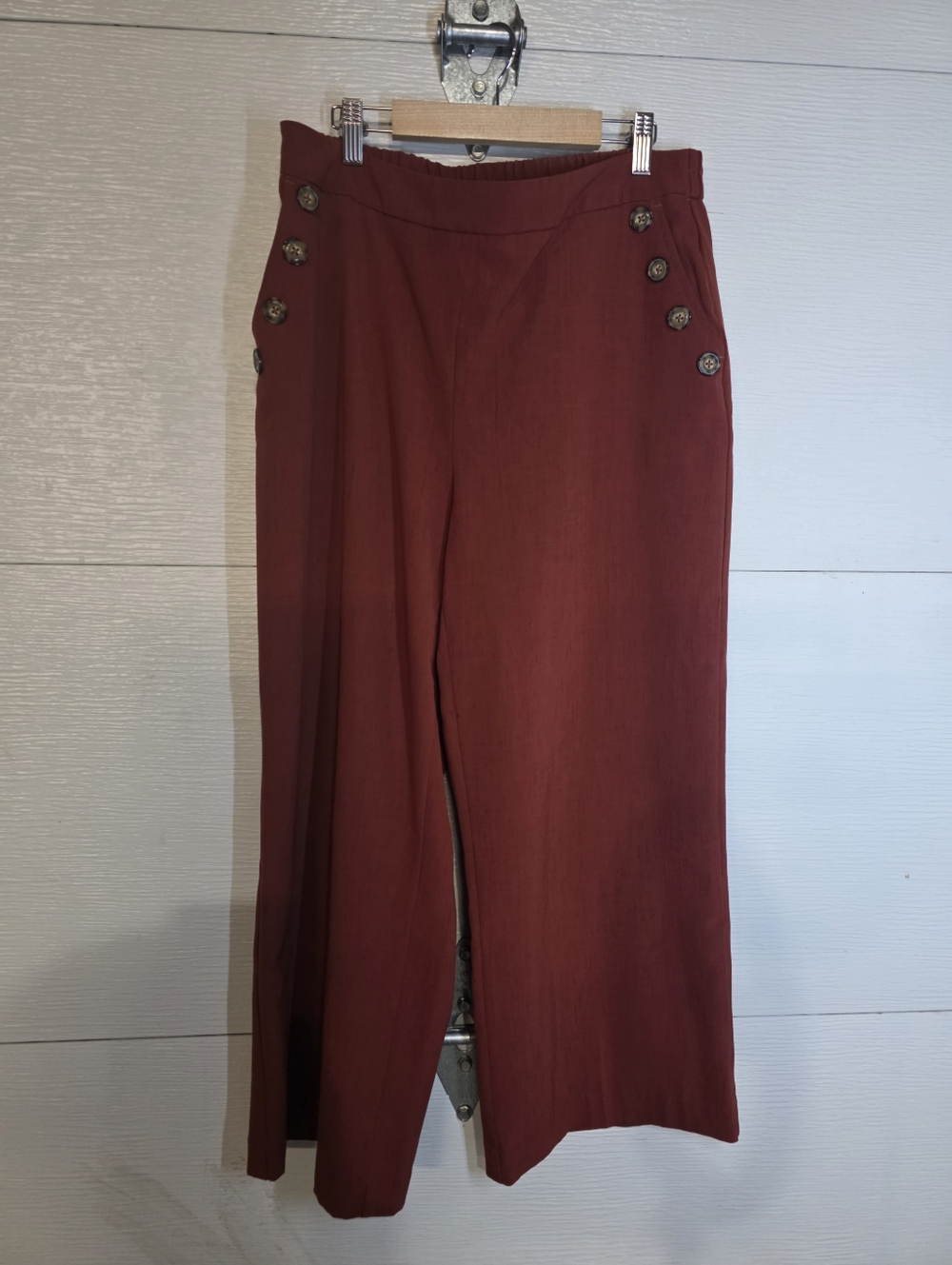 Haver & Blair Wide-Leg Button-Accent Pants in Burgundy